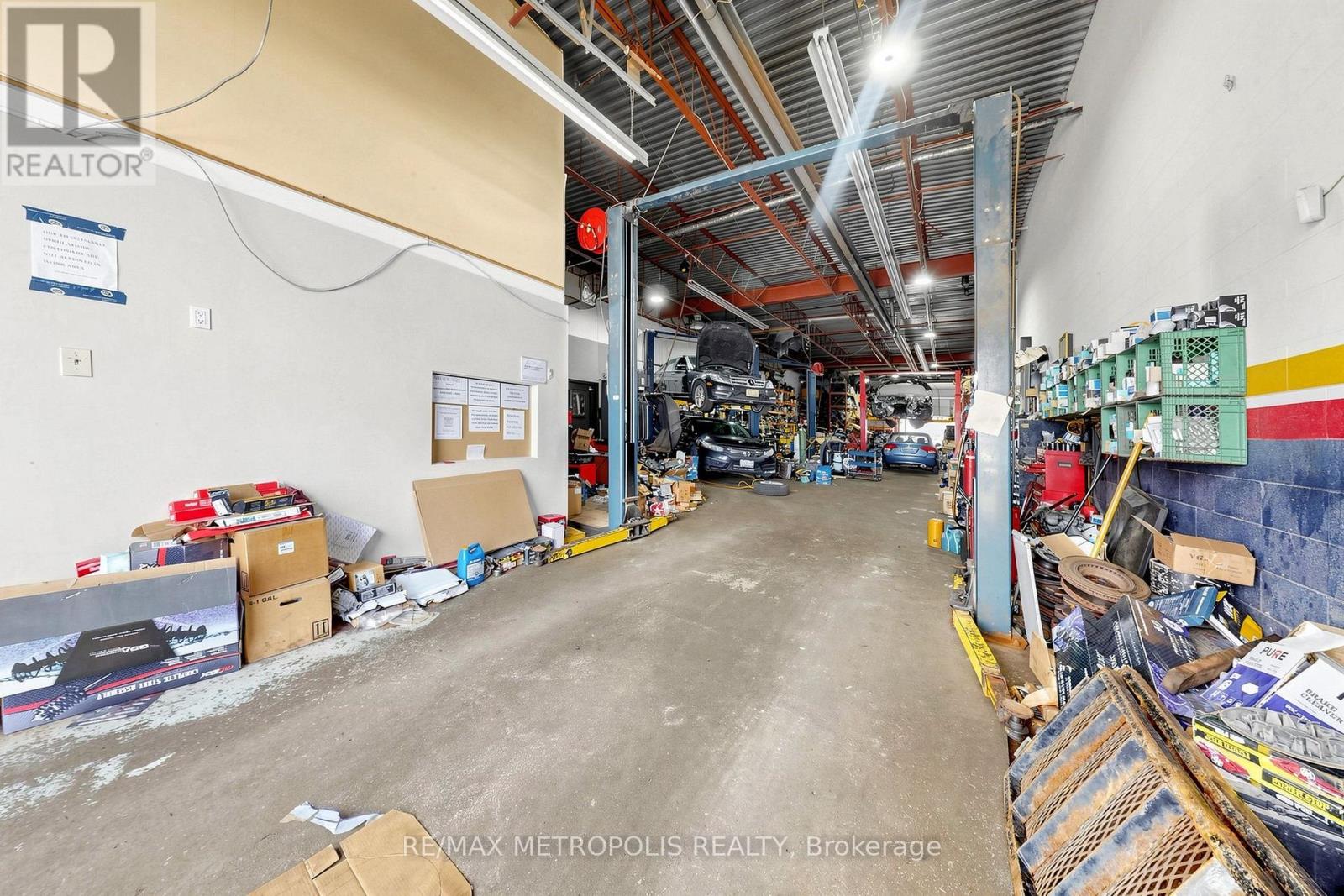 4 - 7089 Torbram Road, Mississauga, Ontario L4T 1G7 - Photo 6 - W13558246