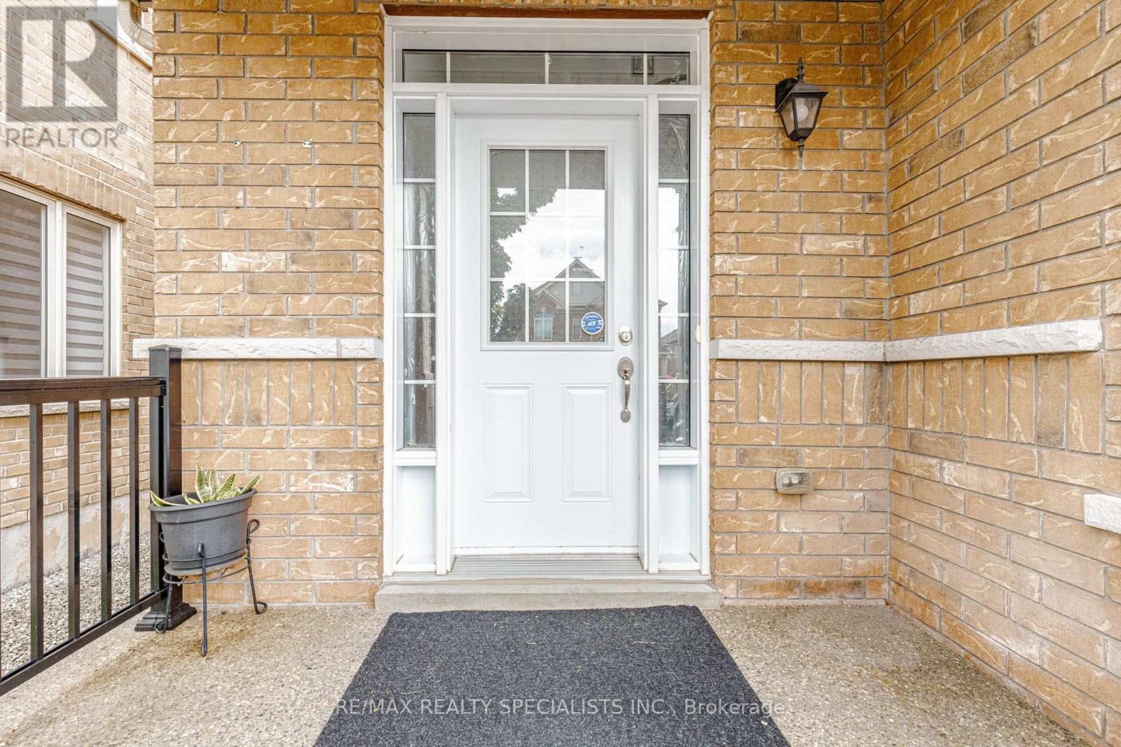 182 Allegro Drive, Brampton, Ontario  L6Y 5Y6 - Photo 4 - W13558498