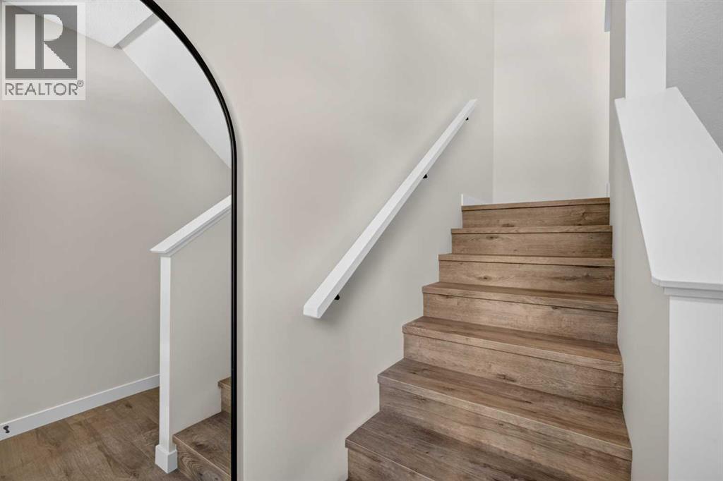 609 Sovereign Common Sw, Calgary, Alberta  T3C 3Y3 - Photo 3 - A2286298
