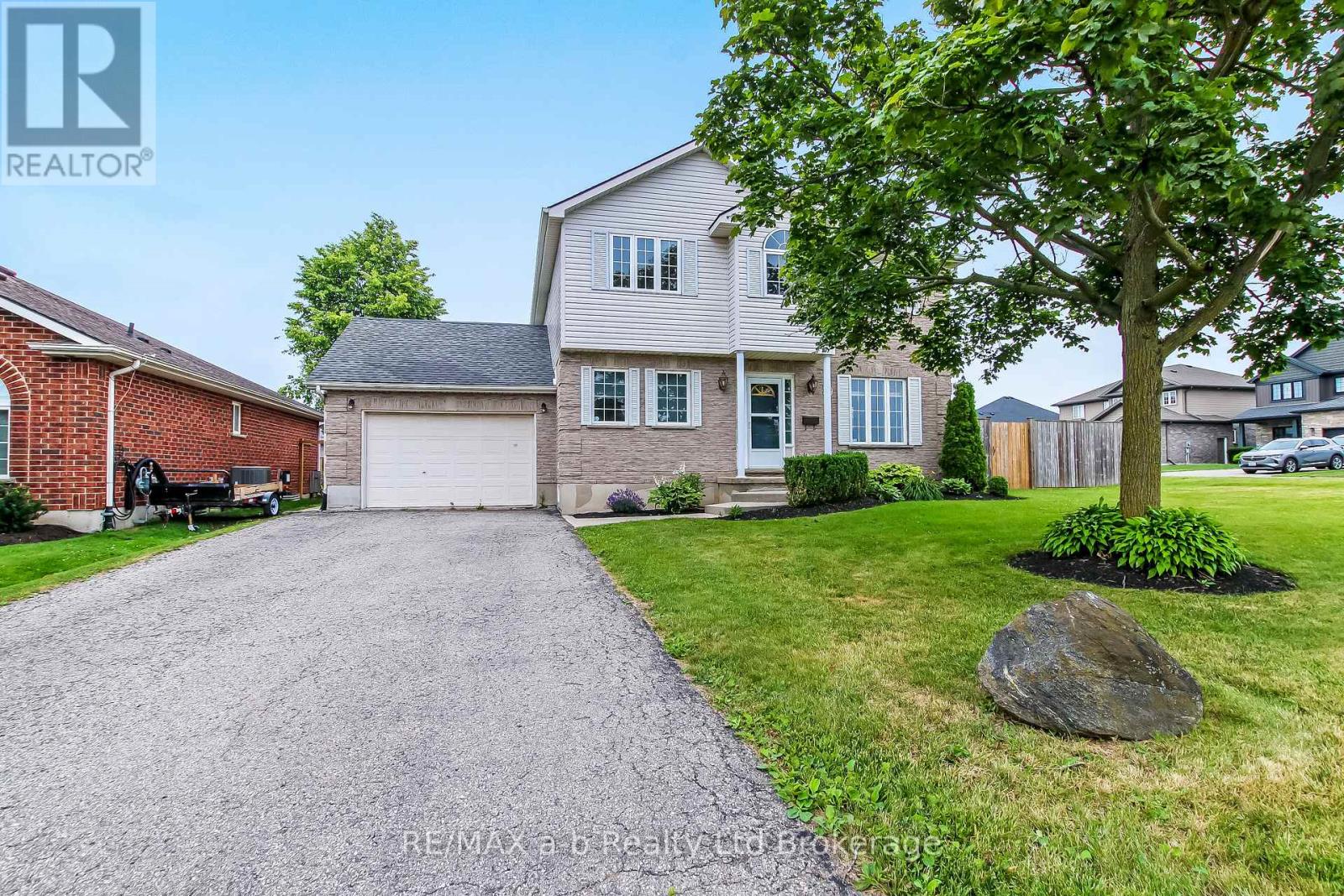 39 Primrose Drive, Tillsonburg, Ontario  N4G 5S7 - Photo 1 - X13544212