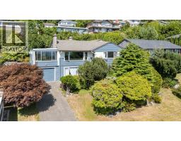 674 BLUERIDGE AVENUE, North Vancouver, British Columbia