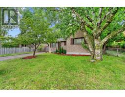 54 MANITOULIN DRIVE, London East, Ontario