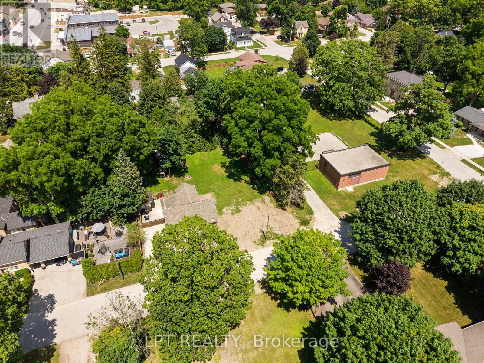224 Roskeen Street, North Middlesex, Ontario  N0M 2K0 - Photo 11 - X13558868