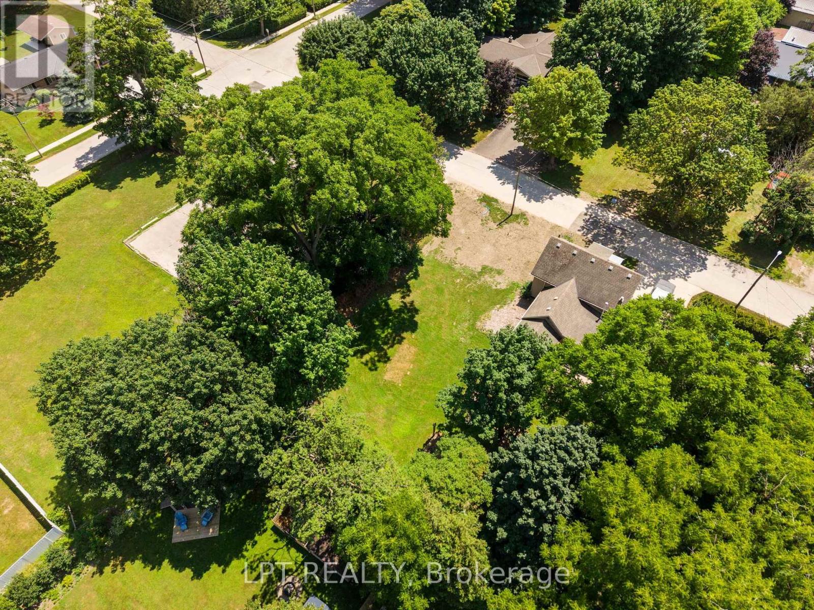 224 Roskeen Street, North Middlesex, Ontario  N0M 2K0 - Photo 12 - X13558868