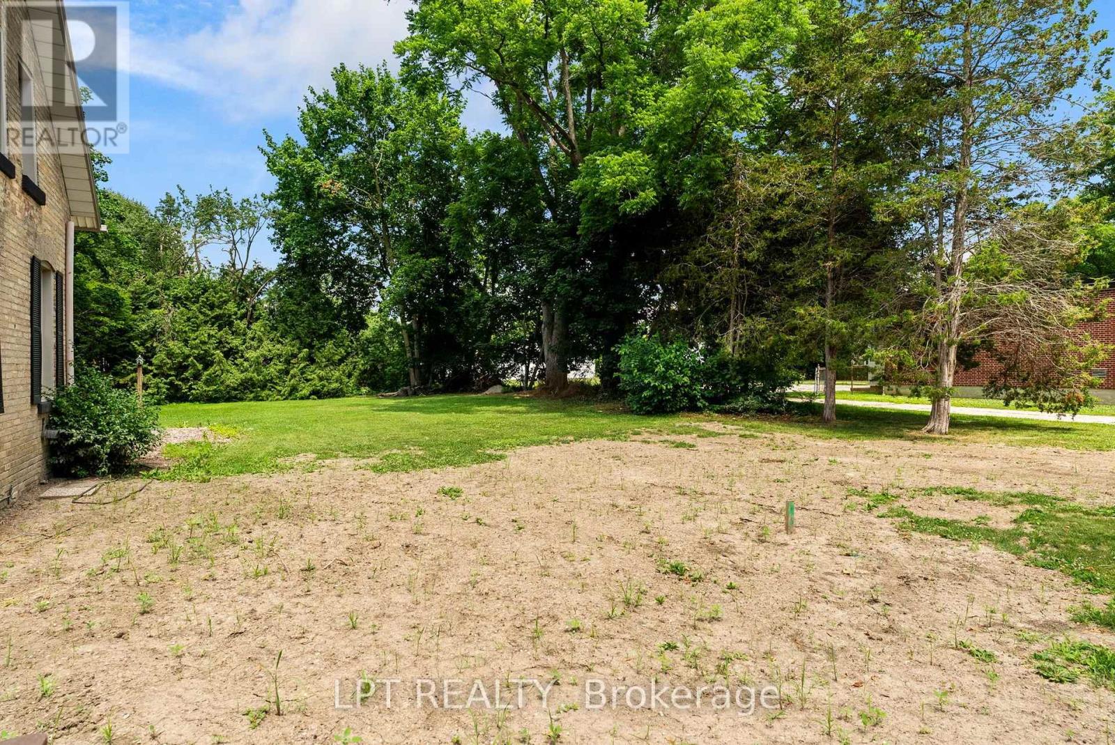 224 Roskeen Street, North Middlesex, Ontario  N0M 2K0 - Photo 16 - X13558868