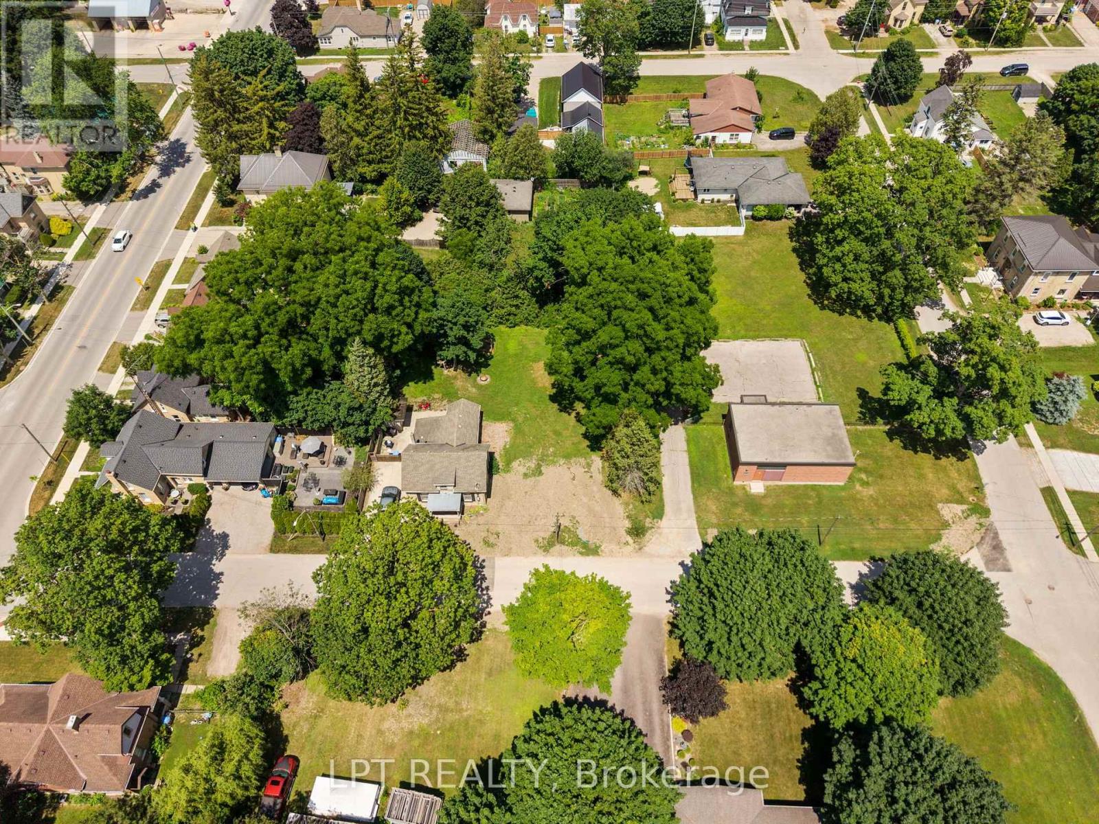 224 Roskeen Street, North Middlesex, Ontario  N0M 2K0 - Photo 9 - X13558868