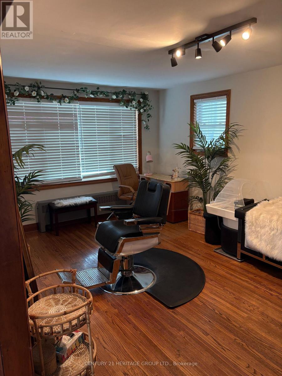39 John Street, Bradford West Gwillimbury, Ontario  L3Z 0B4 - Photo 3 - N13556448