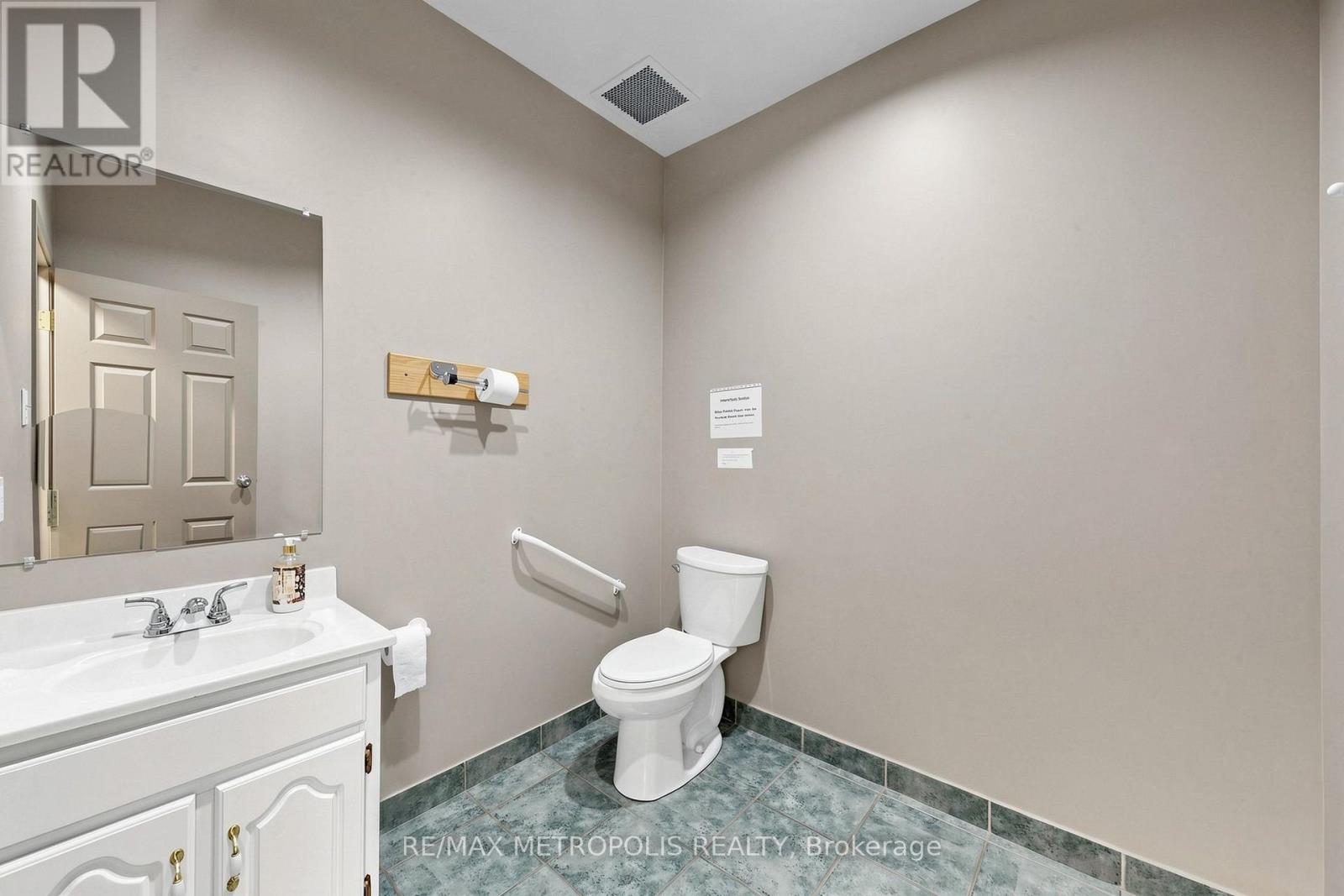 13 - 6991 Millcreek Drive, Mississauga, Ontario  L5N 6B9 - Photo 10 - W13558830