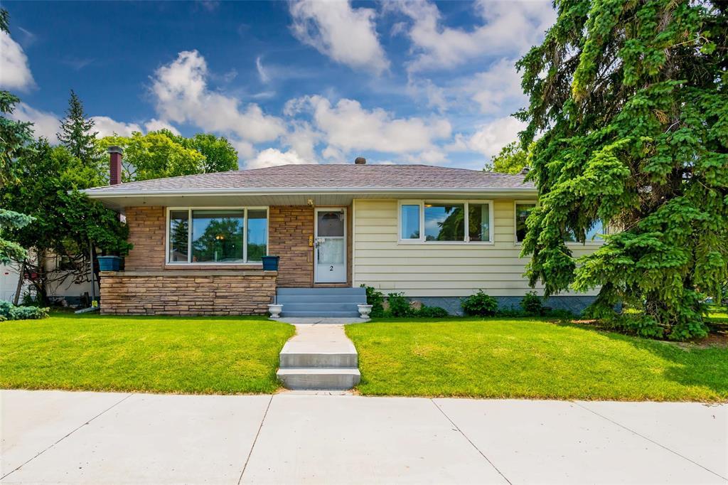 2 Crowson Bay, Winnipeg, Manitoba R3T 0J8 - Photo 0 - 202616502