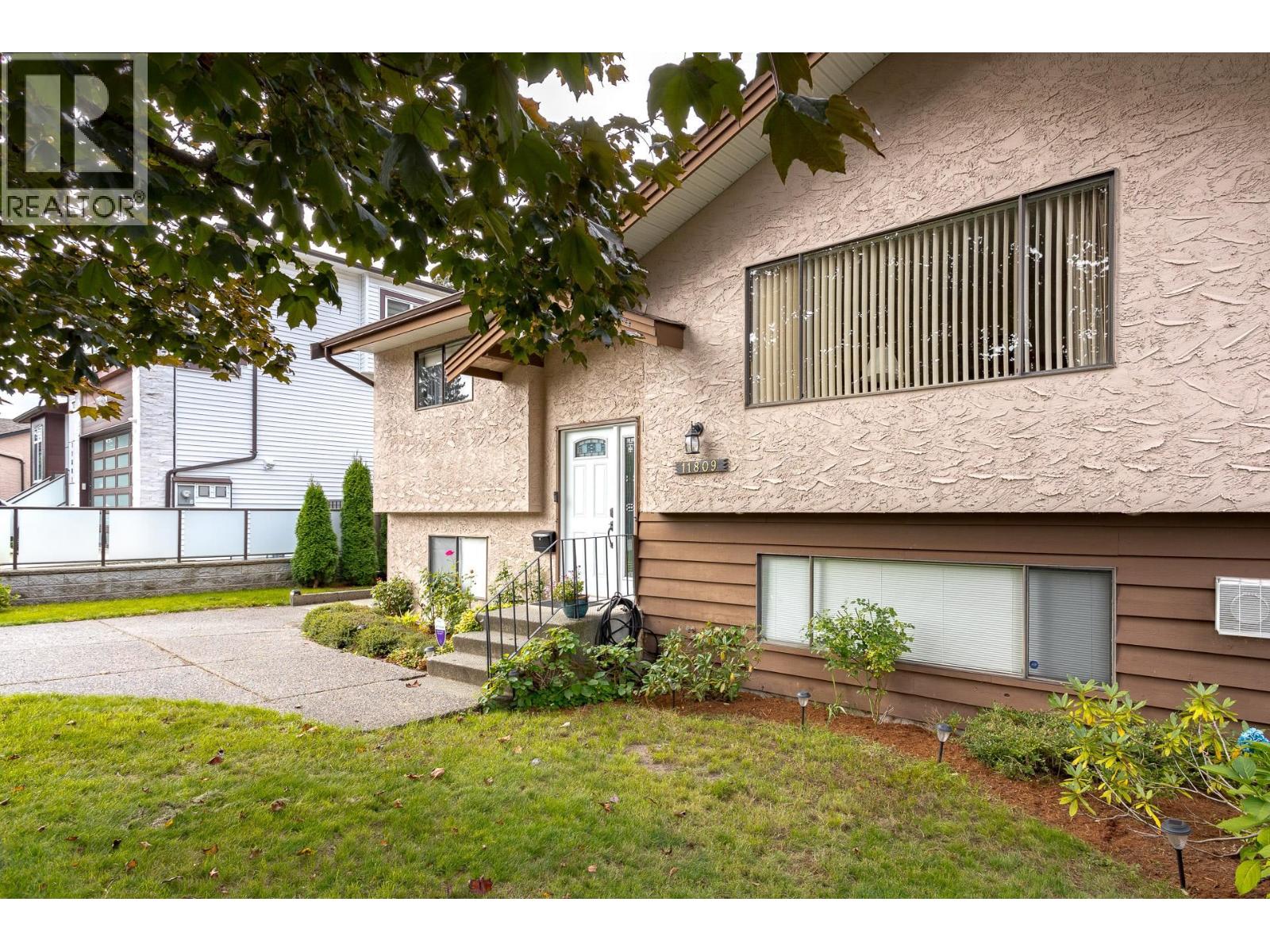 11809 230 Street, Maple Ridge, British Columbia  V2X 6R3 - Photo 2 - R3145564