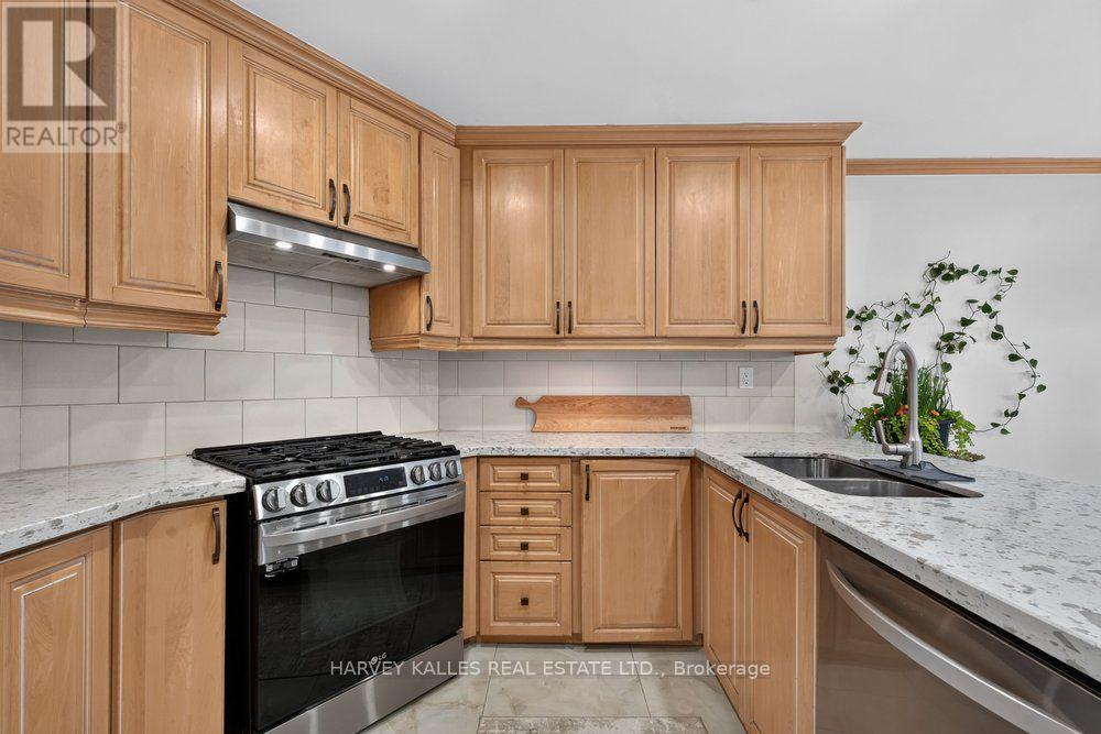898 Stonehaven Avenue, Newmarket, Ontario  L3X 1K7 - Photo 10 - N13548842