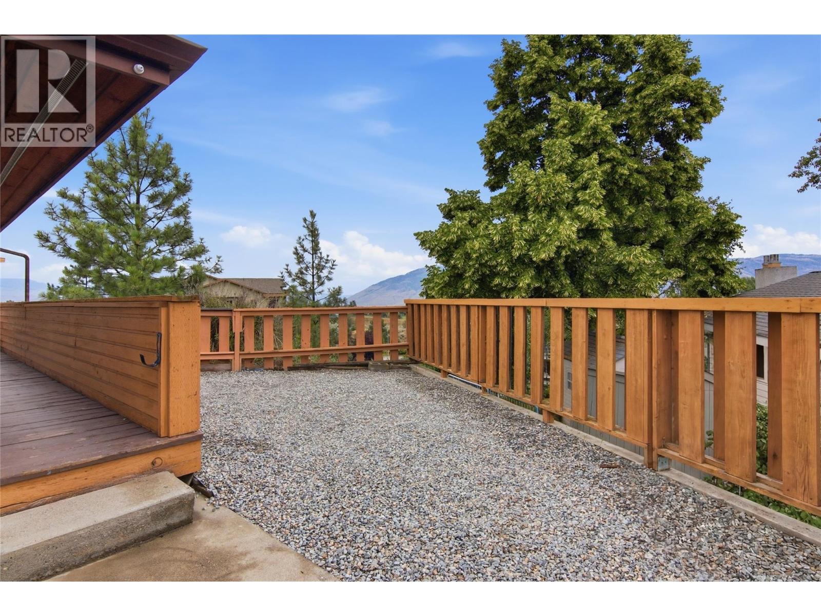 324 Whiteshield Crescent — photo 9