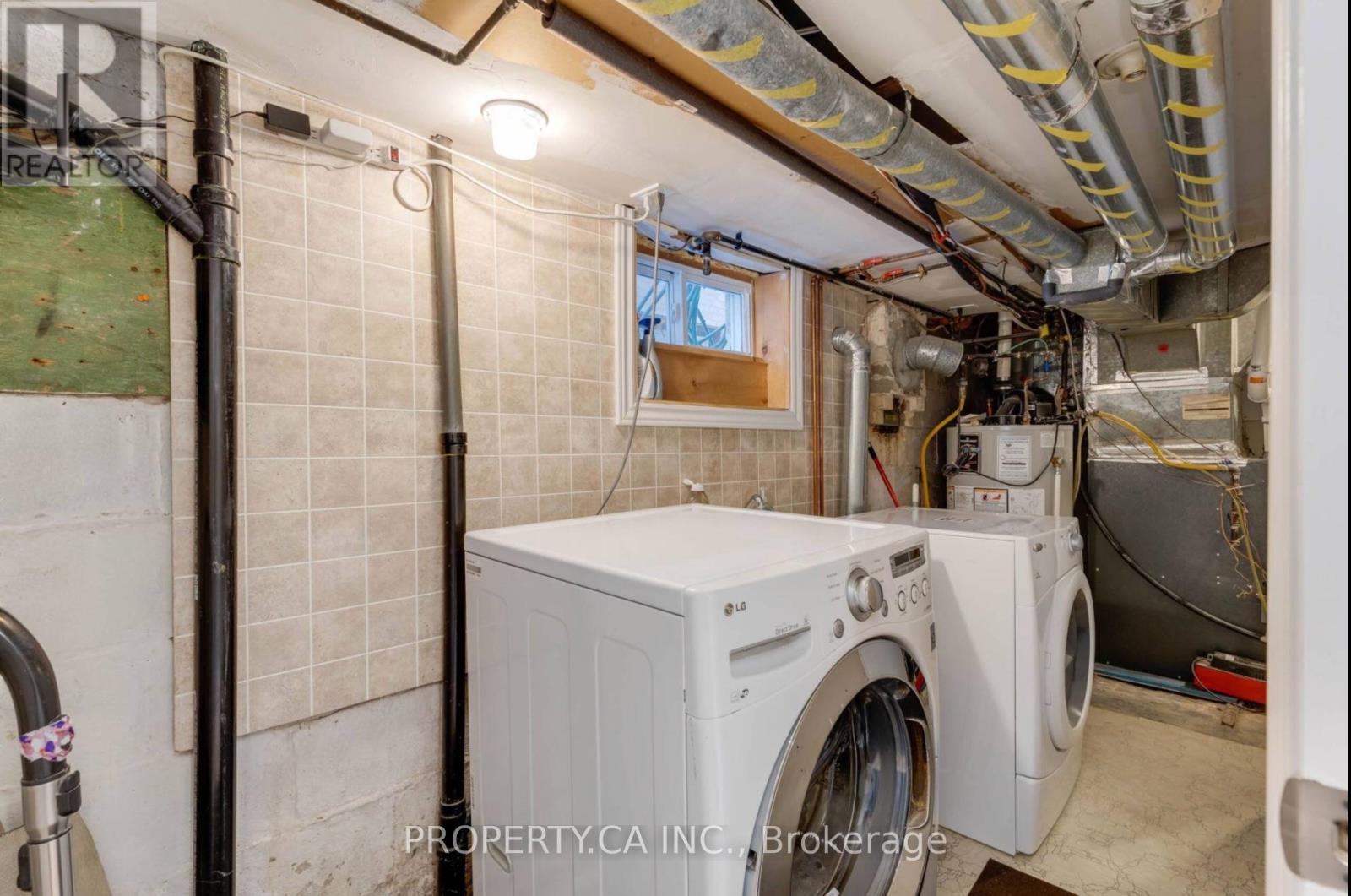 34 Ashbury Avenue, Toronto, Ontario  M6V 1V7 - Photo 19 - C13558924