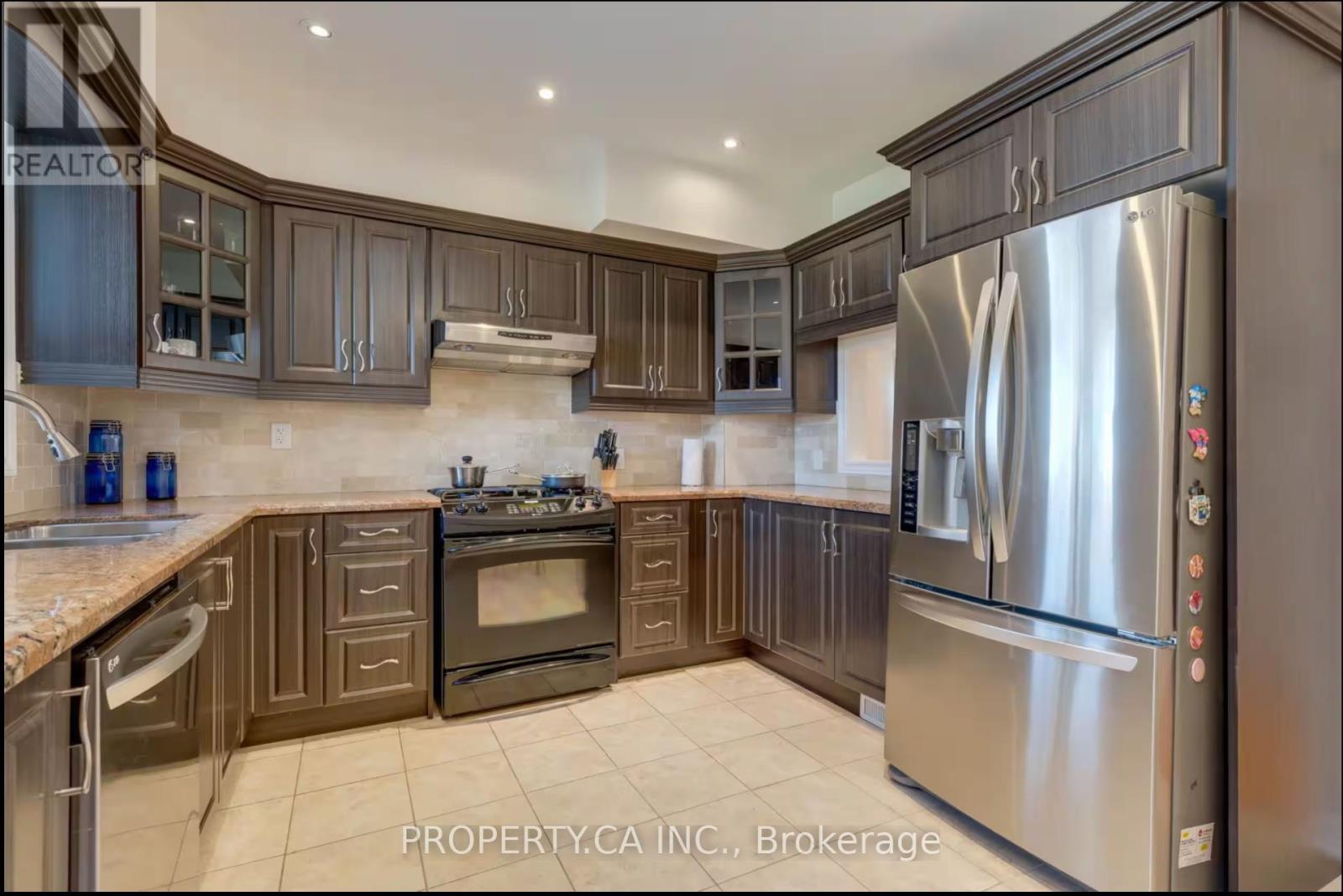 34 Ashbury Avenue, Toronto, Ontario  M6V 1V7 - Photo 6 - C13558924