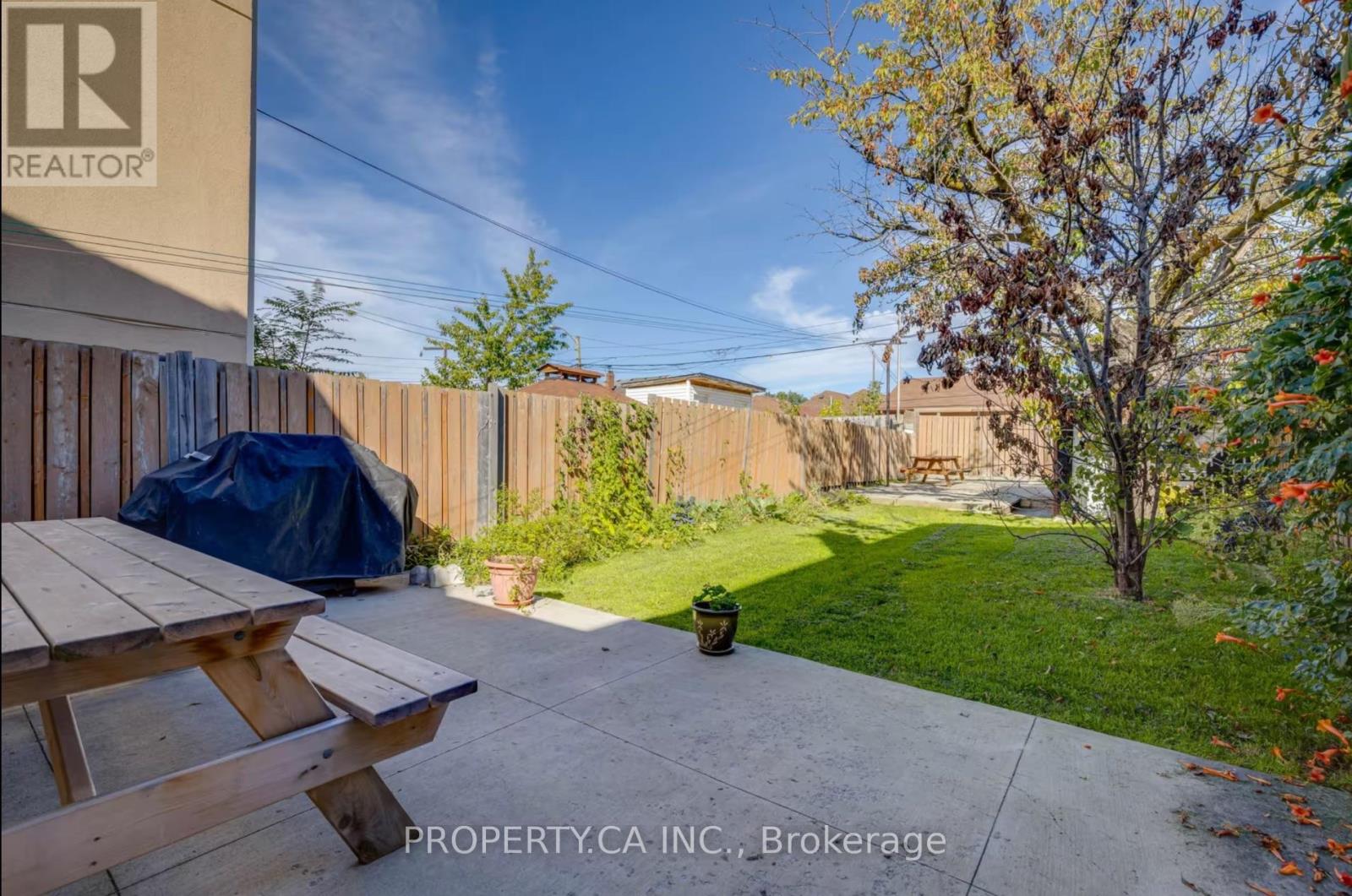 34 Ashbury Avenue, Toronto, Ontario  M6V 1V7 - Photo 8 - C13558924