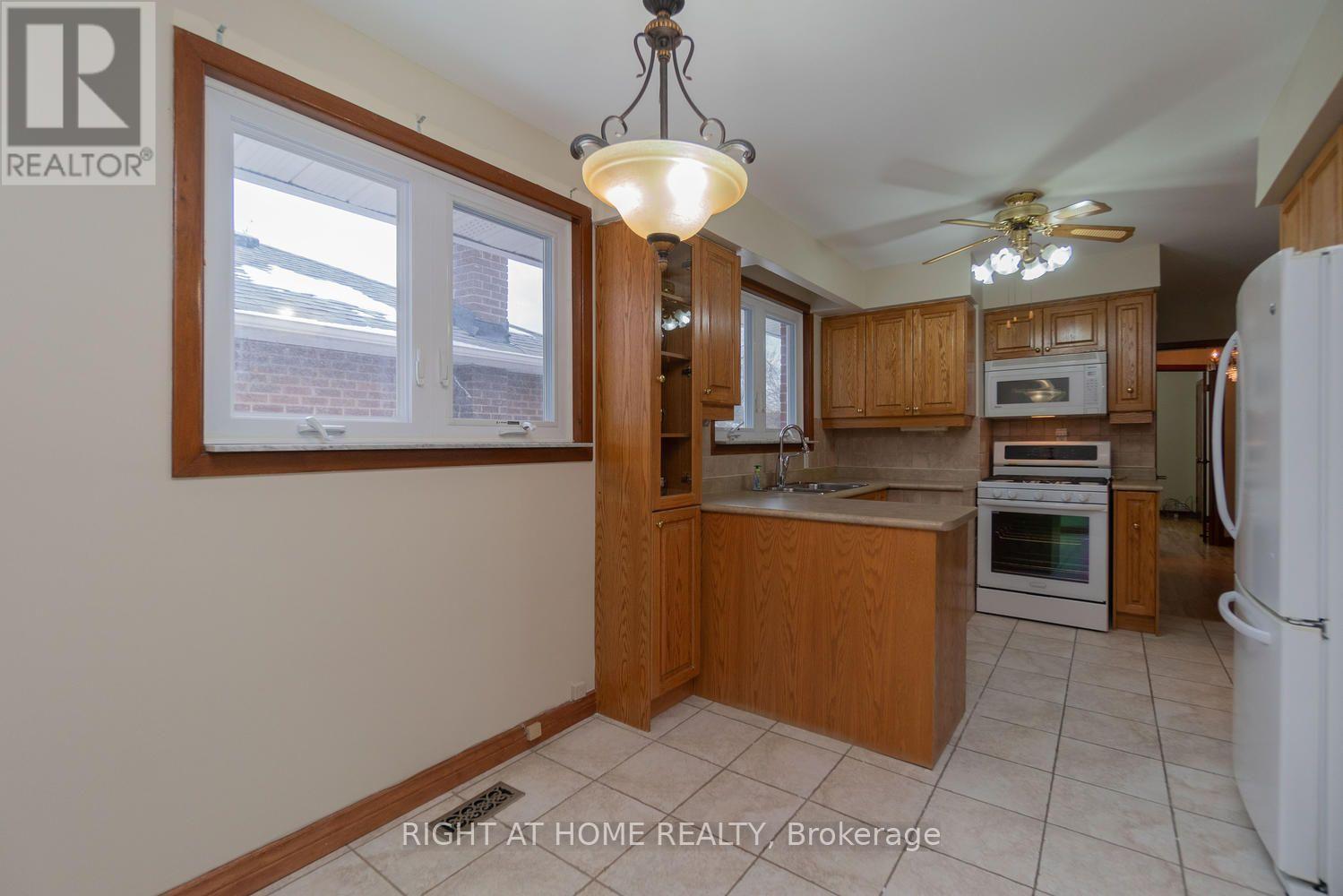 55 Limevale Crescent, Toronto, Ontario  M1E 2K5 - Photo 6 - E13558912