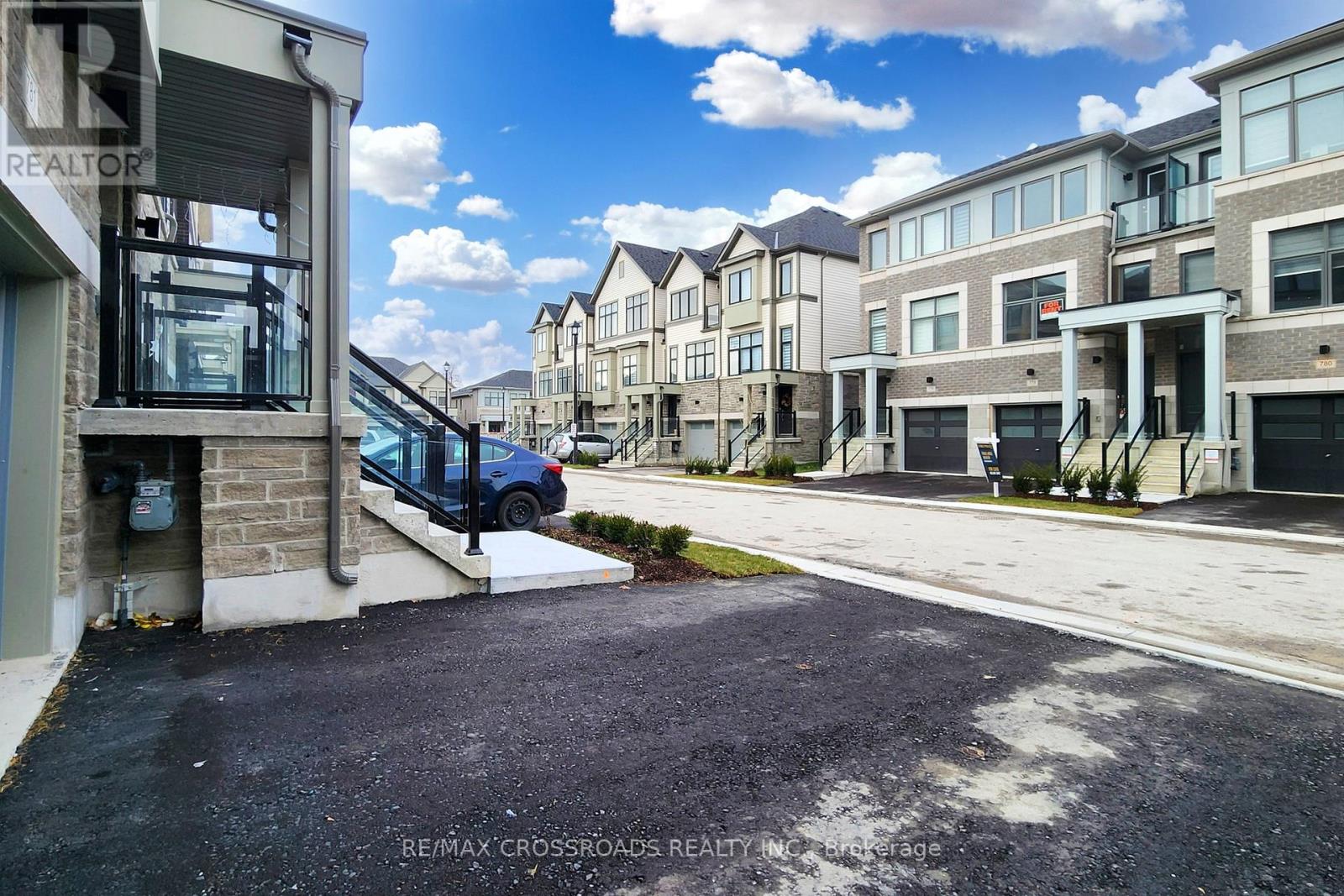 781 Kootenay Path, Oshawa, Ontario L1H 6R3 - Photo 2 - E13558988
