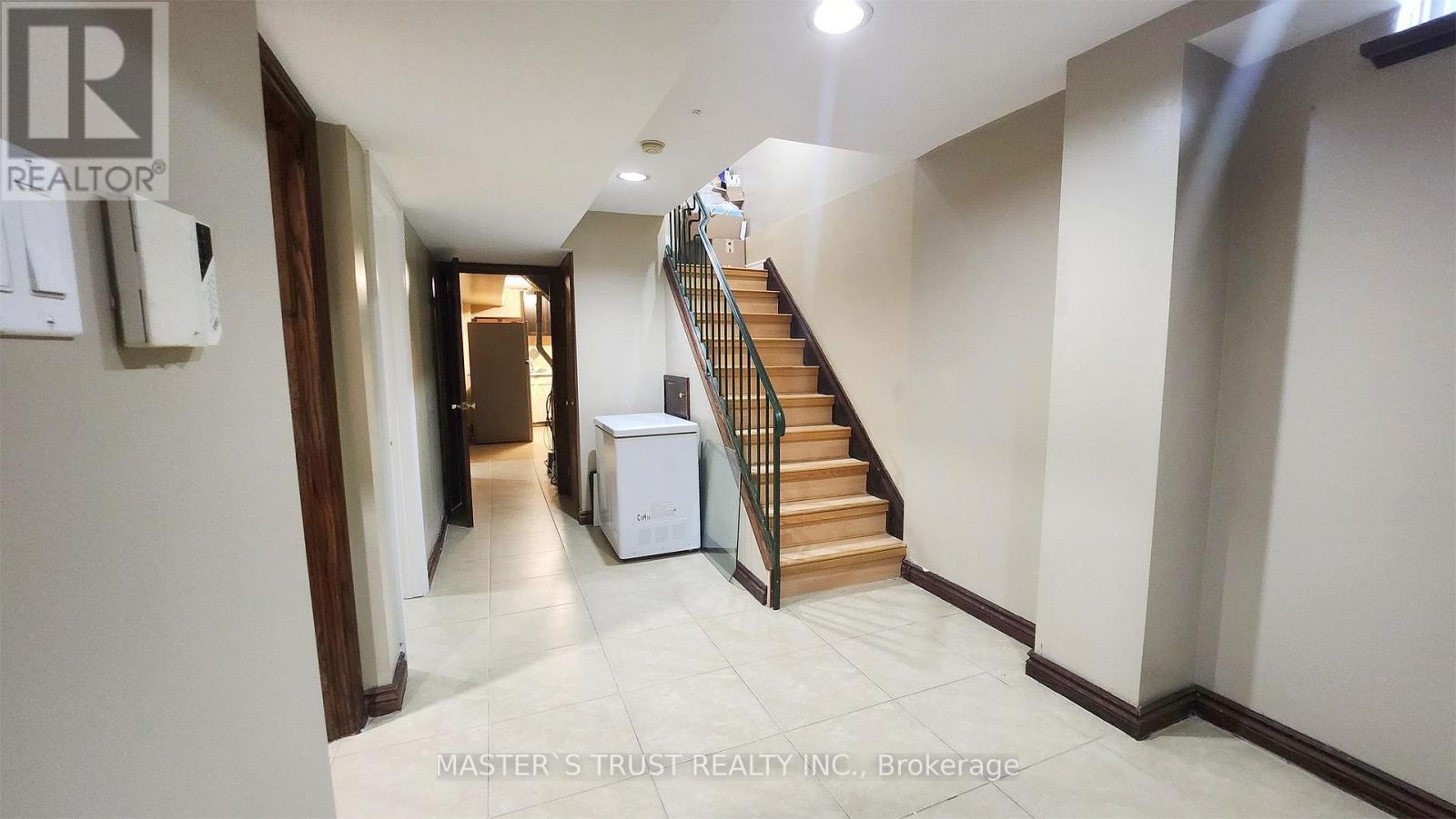 9 Springer Drive, Richmond Hill, Ontario  L4C 0E9 - Photo 5 - N13558954