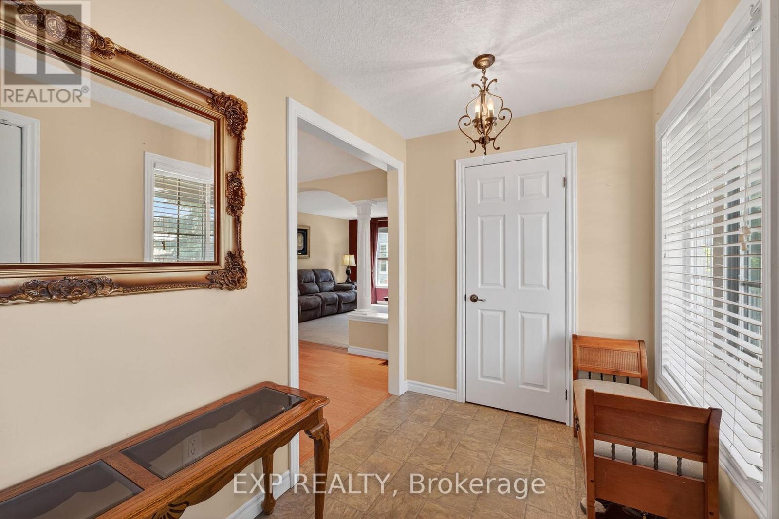 30 Illinois Crescent, Wasaga Beach, Ontario  L9Z 3A8 - Photo 4 - S13558966
