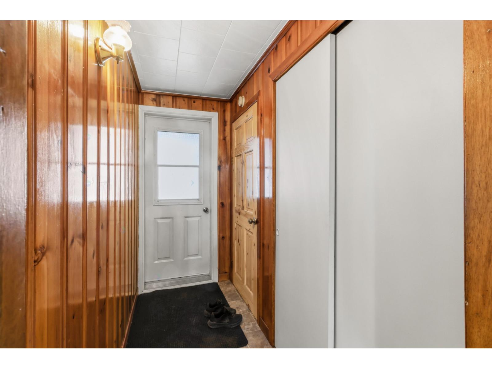 1757 Rue Châteauguay Godmanchester Quebec Canada J0S1H0 3