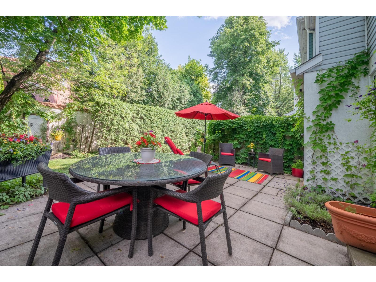 1432 Rue Adoncour Longueuil (Le Vieux-Longueuil) Quebec Canada J4J5L3 2