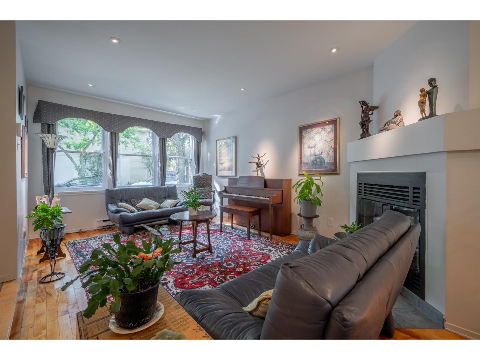 1432 Rue Adoncour Longueuil (Le Vieux-Longueuil) Quebec Canada J4J5L3 4