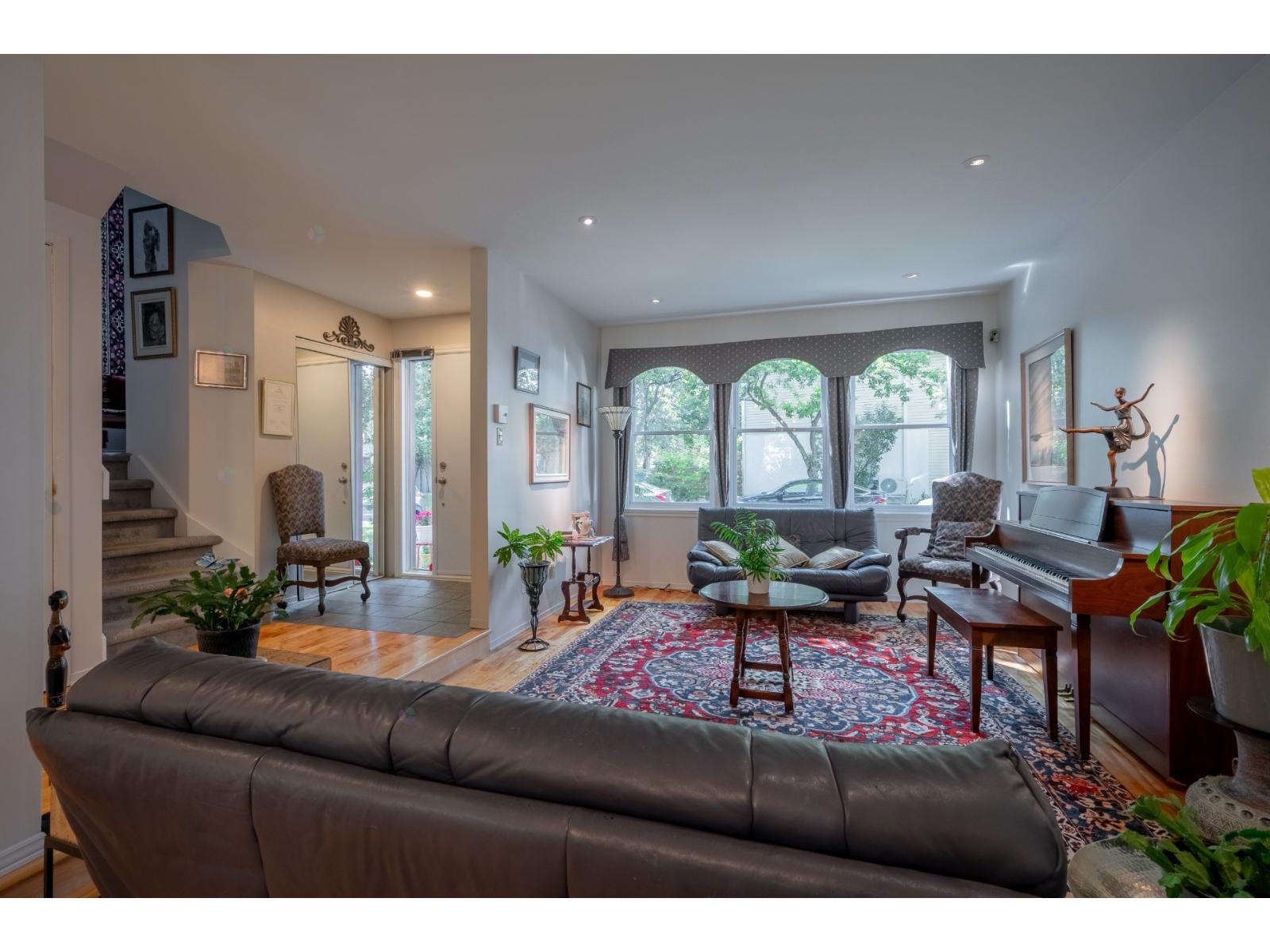 1432 Rue Adoncour Longueuil (Le Vieux-Longueuil) Quebec Canada J4J5L3 5