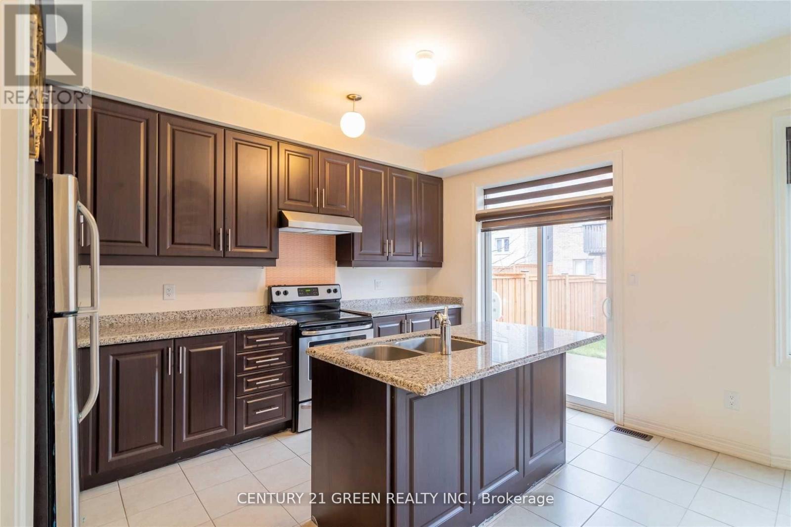 73 Thornbush Boulevard, Brampton, Ontario  L7A 4J9 - Photo 4 - W13558902