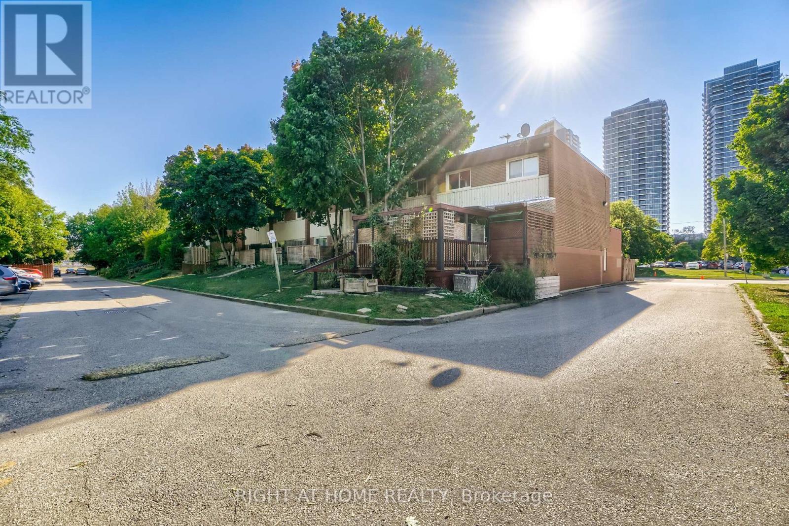 345 The East Mall, Toronto, Ontario  M9B 3Z8 - Photo 15 - W13558960