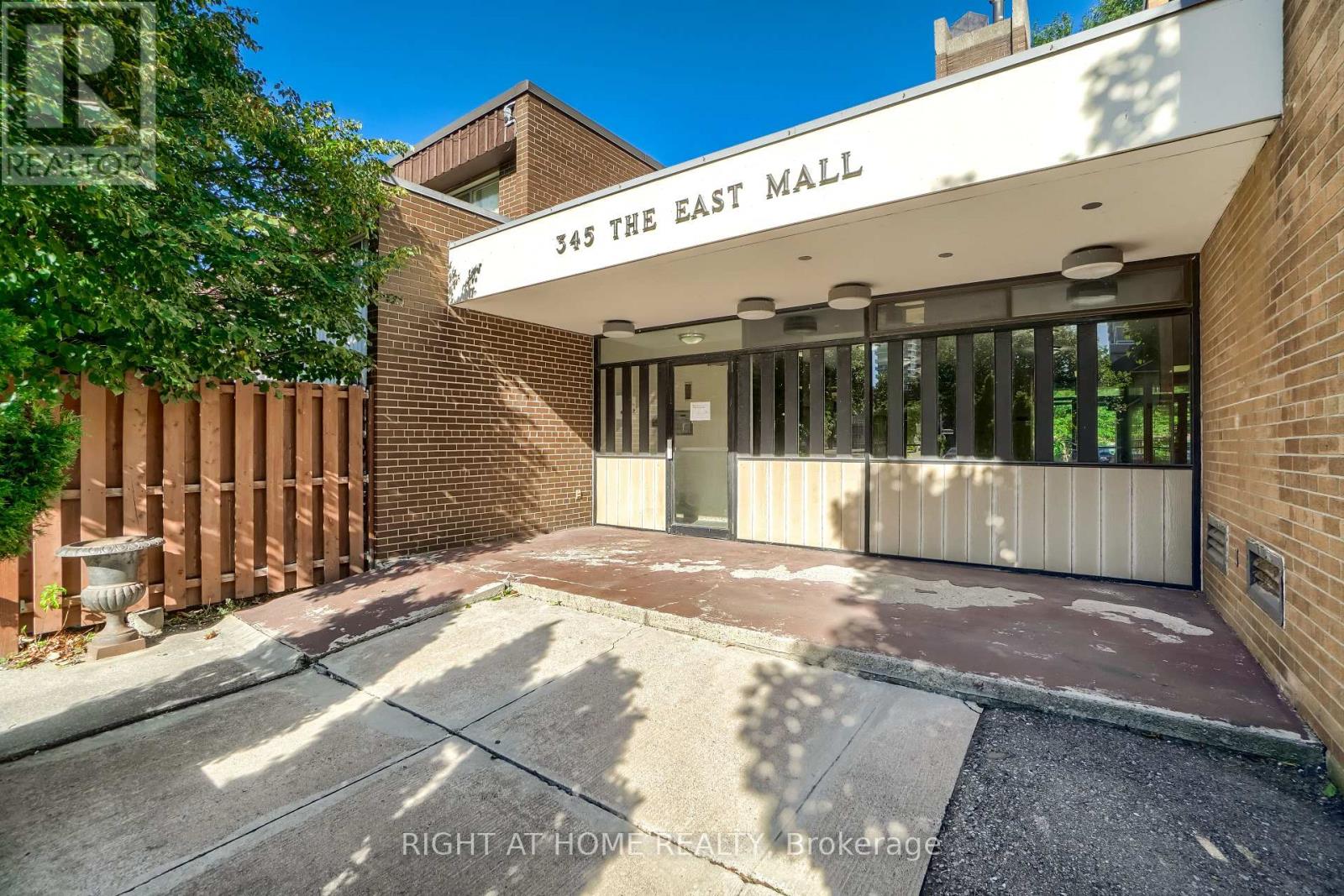 345 The East Mall, Toronto, Ontario  M9B 3Z8 - Photo 5 - W13558960