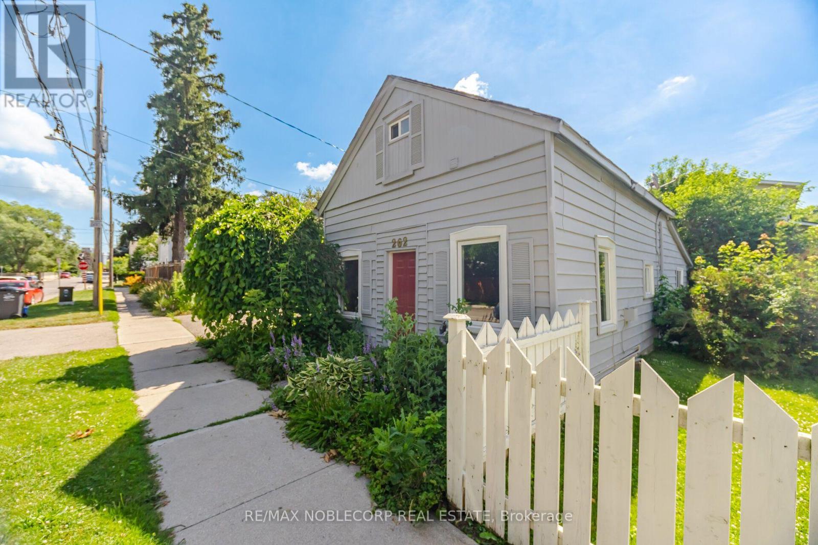 262 Pine Street, Milton, Ontario  L9T 1K5 - Photo 4 - W13558994