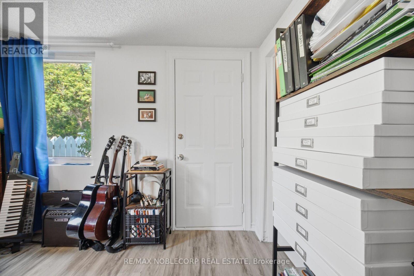 262 Pine Street, Milton, Ontario  L9T 1K5 - Photo 5 - W13558994