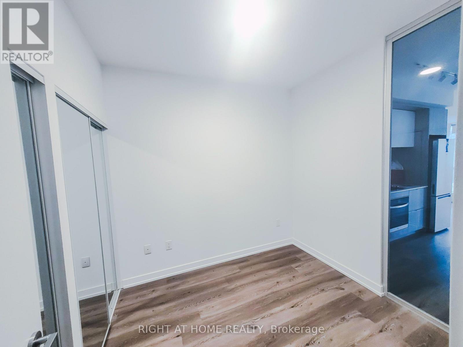 315 - 395 Square One Drive, Mississauga, Ontario  L5B 0P6 - Photo 10 - W13559004