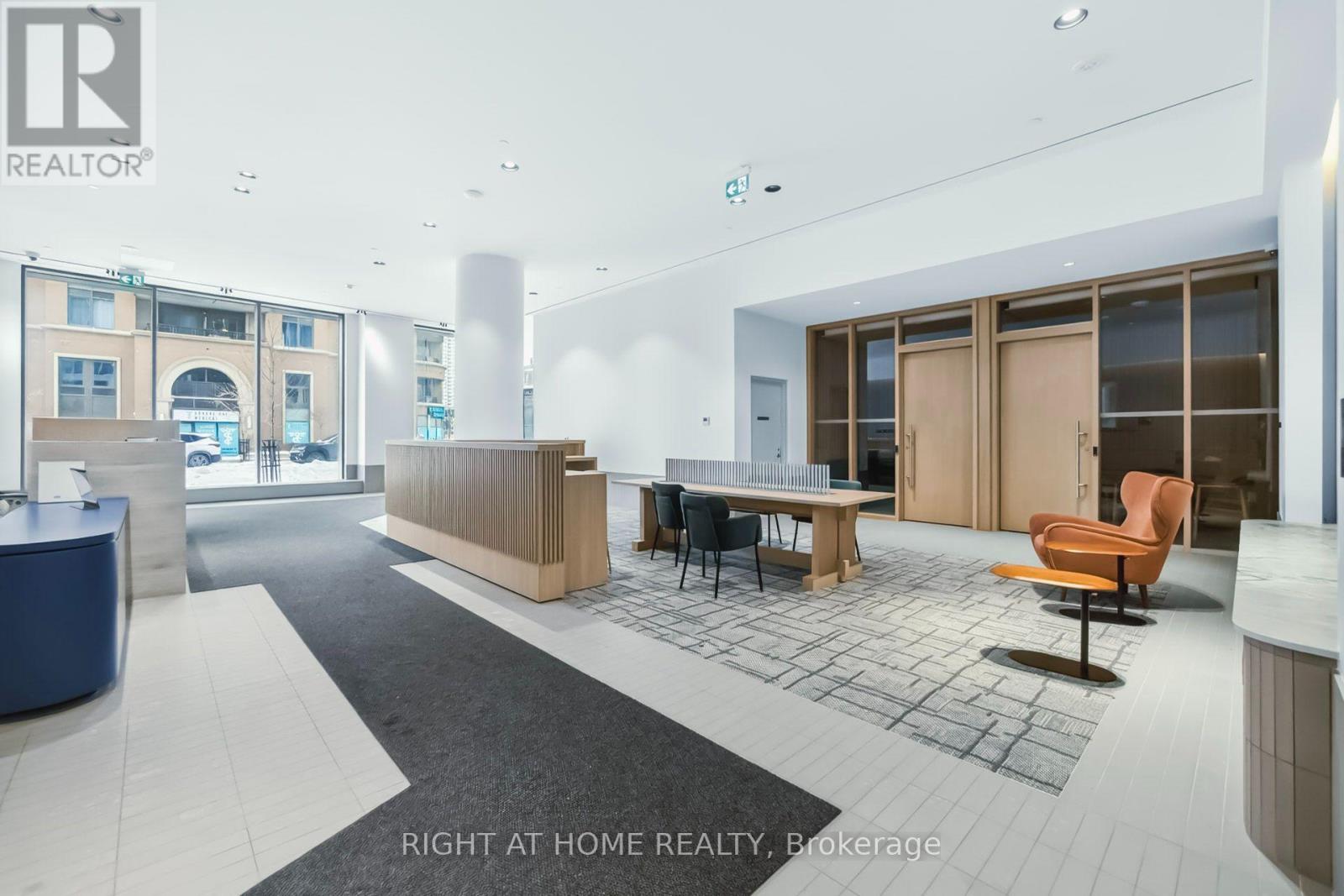 315 - 395 Square One Drive, Mississauga, Ontario  L5B 0P6 - Photo 18 - W13559004