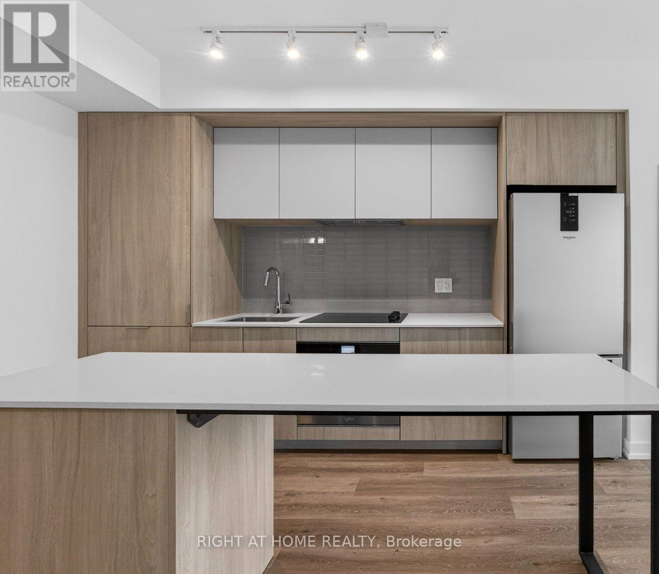 315 - 395 Square One Drive, Mississauga, Ontario  L5B 0P6 - Photo 4 - W13559004