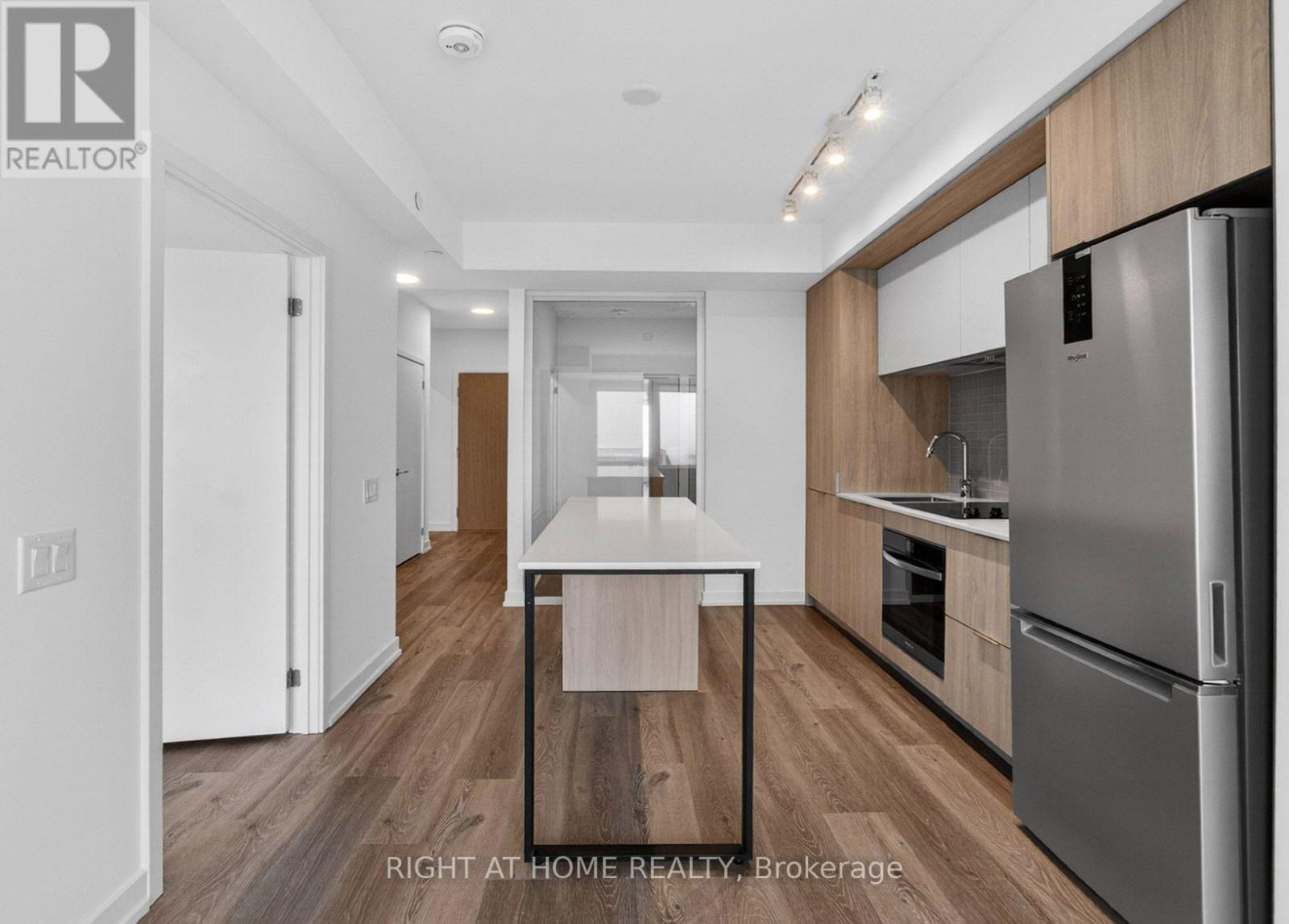 315 - 395 Square One Drive, Mississauga, Ontario  L5B 0P6 - Photo 5 - W13559004