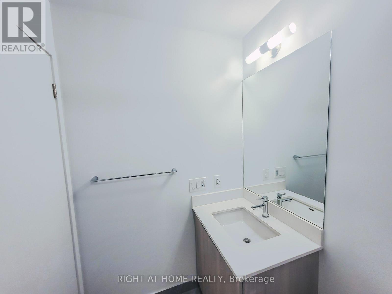 315 - 395 Square One Drive, Mississauga, Ontario  L5B 0P6 - Photo 7 - W13559004