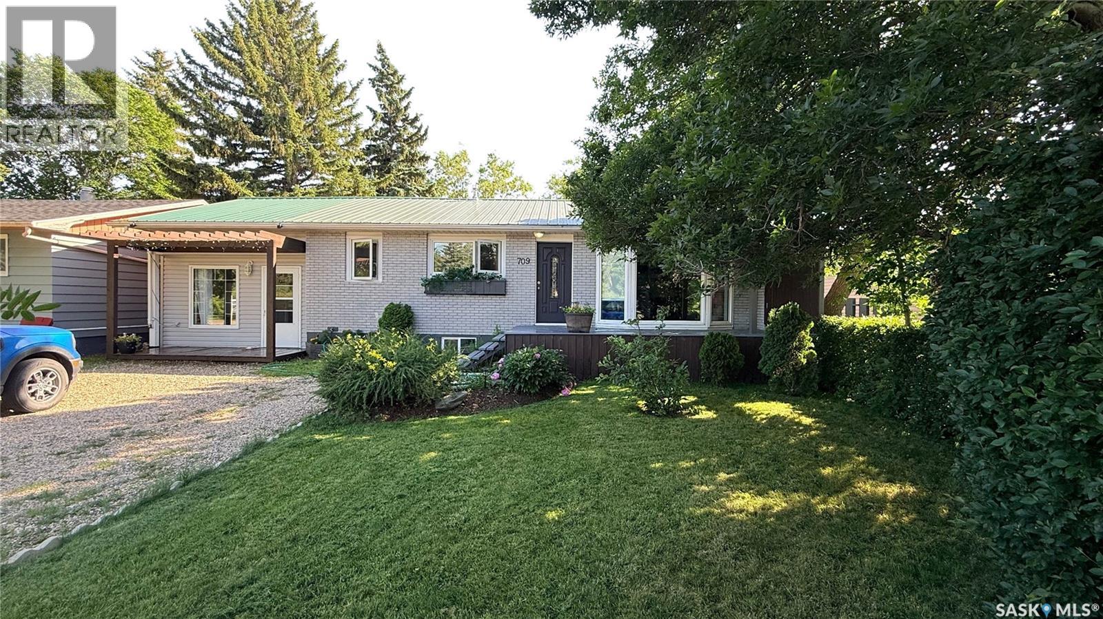 709 Prospect AVENUE, Oxbow, Saskatchewan