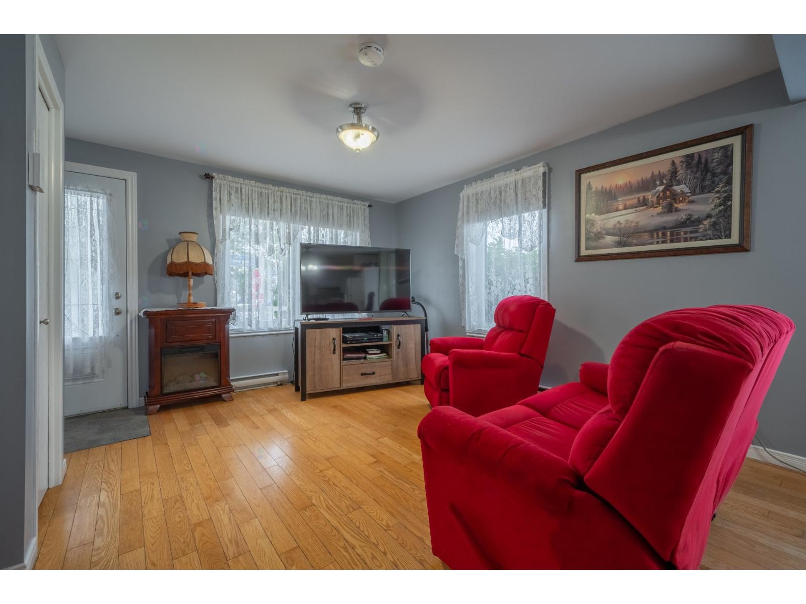 181-183 Rue Limoges Sorel-Tracy Quebec Canada J3P1T7 3