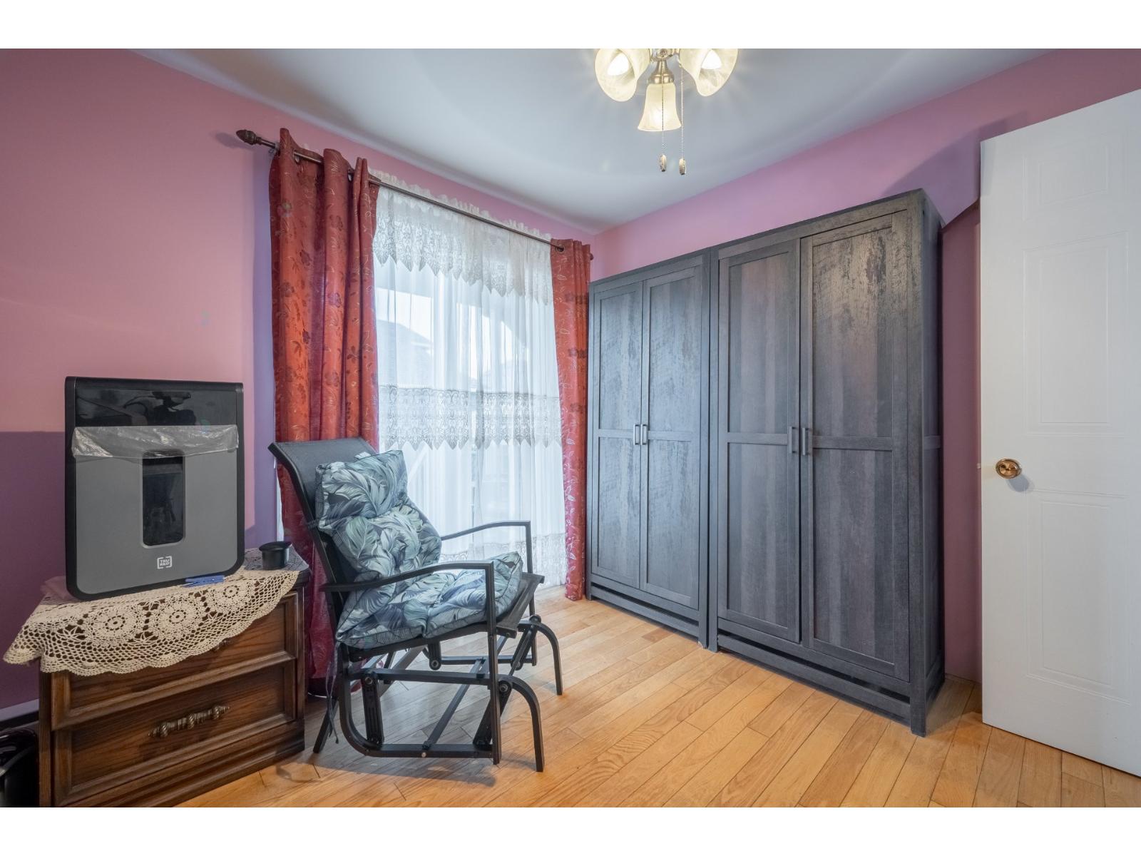 181-183 Rue Limoges Sorel-Tracy Quebec Canada J3P1T7 4