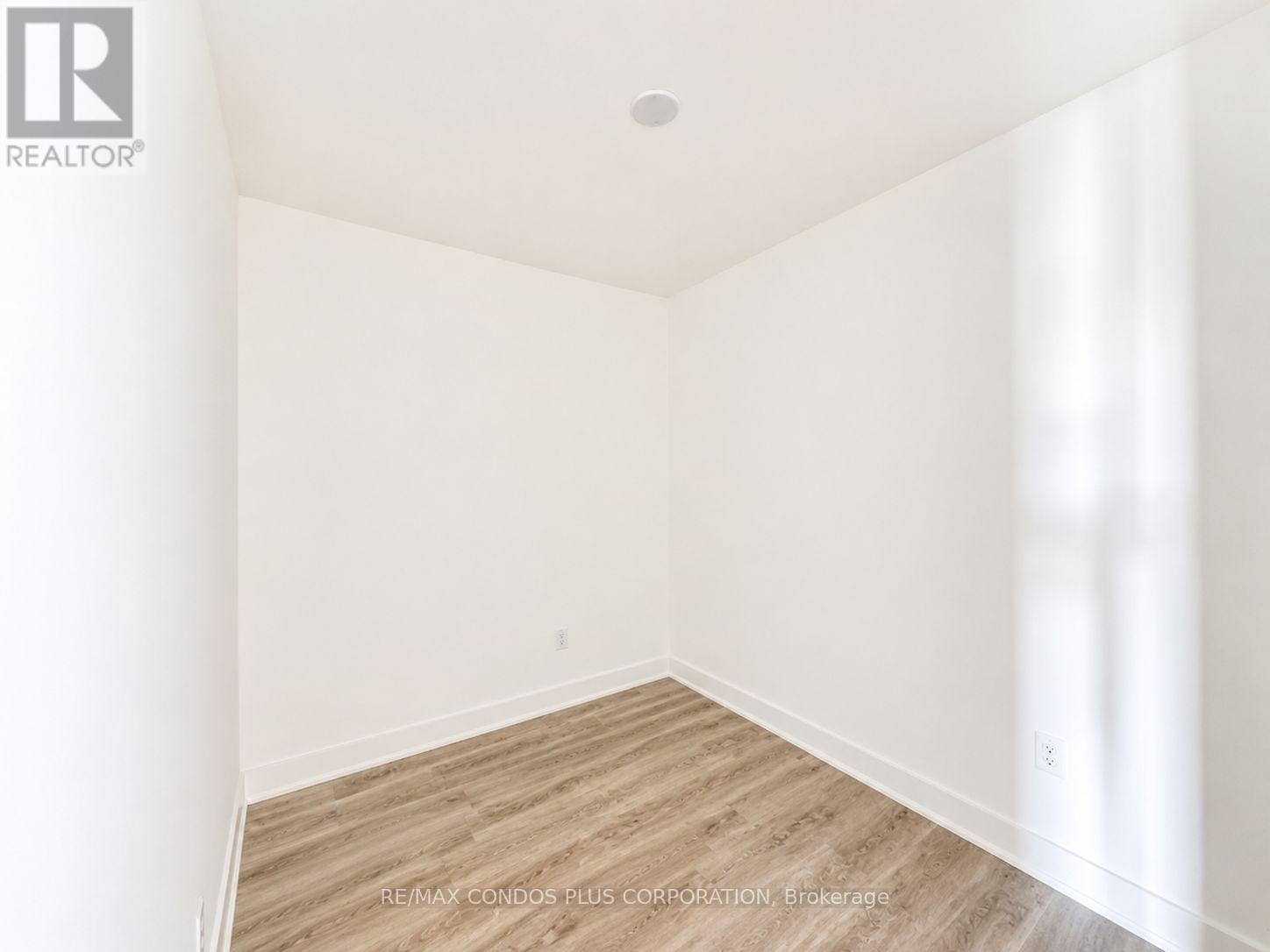 216 - 185 Deerfield Road, Newmarket, Ontario  L3Y 0G7 - Photo 8 - N13559012