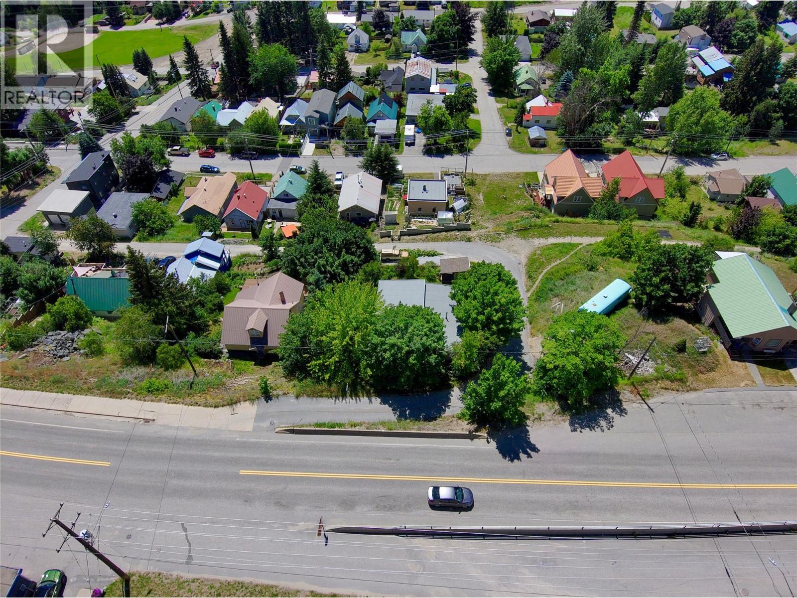 1603 Harasin Alley, Rossland, British Columbia  V0G 1Y0 - Photo 15 - 10394433