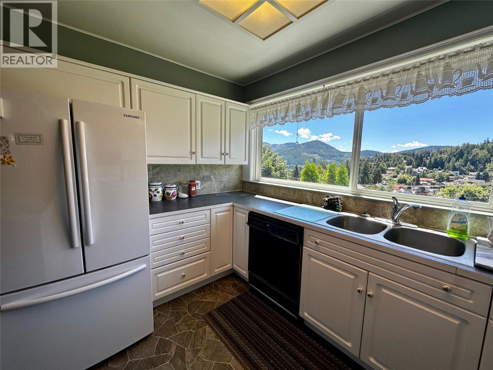 1603 Harasin Alley, Rossland, British Columbia  V0G 1Y0 - Photo 17 - 10394433