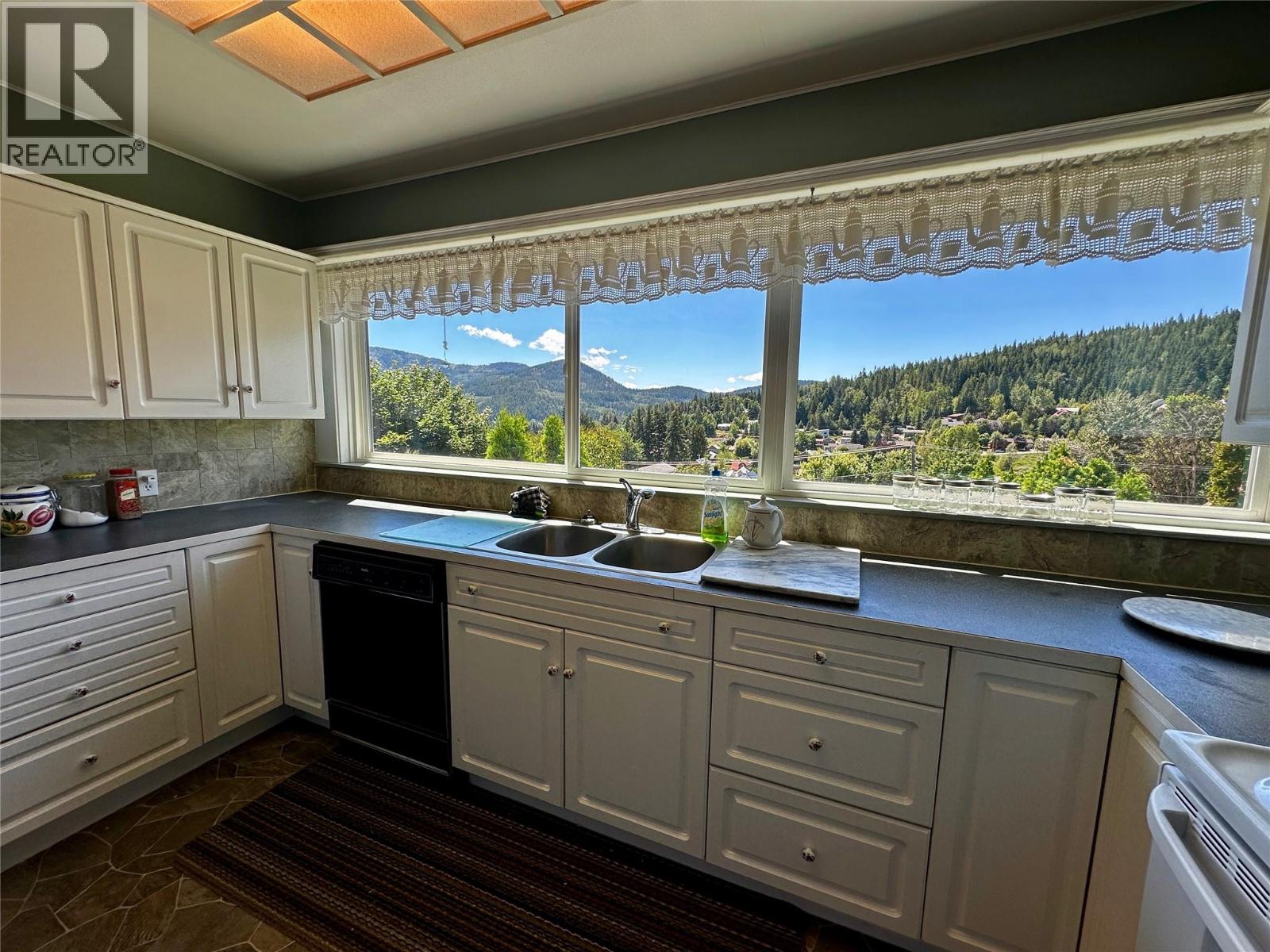 1603 Harasin Alley, Rossland, British Columbia  V0G 1Y0 - Photo 19 - 10394433