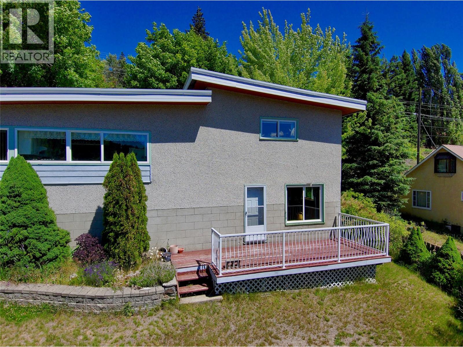 1603 Harasin Alley, Rossland, British Columbia  V0G 1Y0 - Photo 6 - 10394433