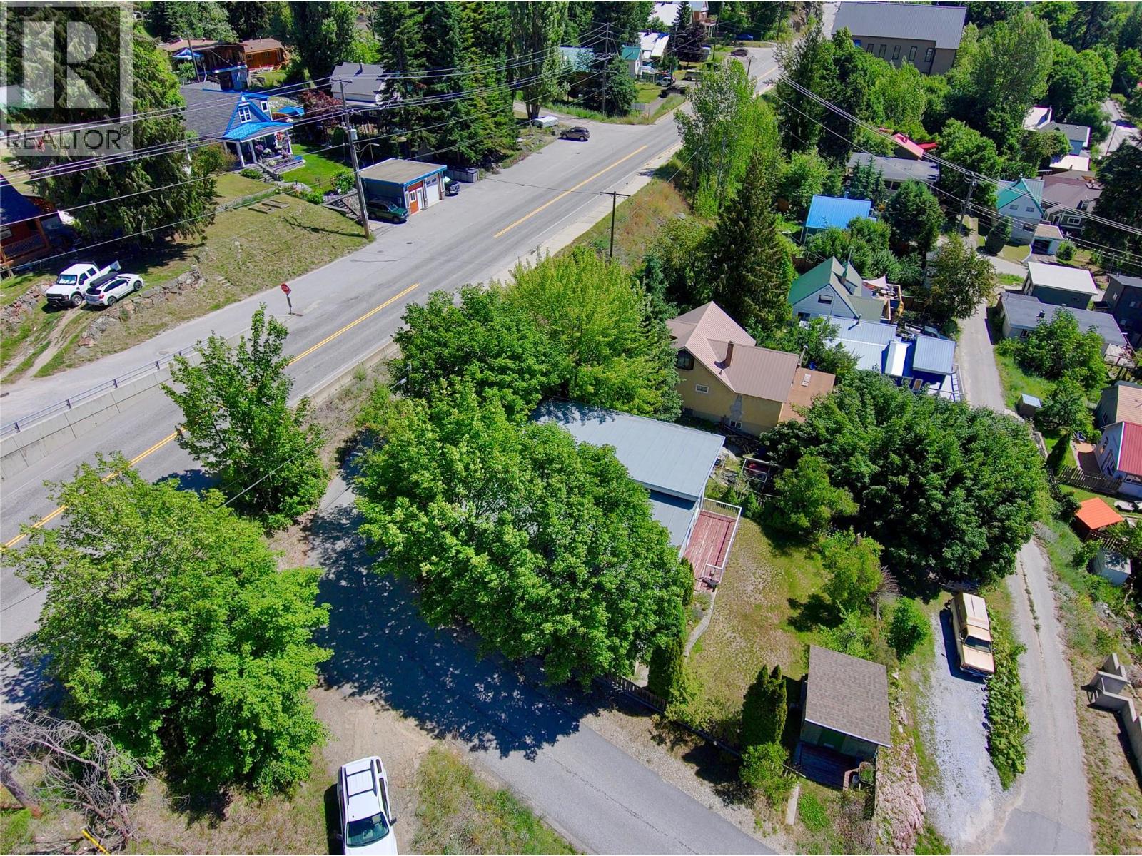 1603 Harasin Alley, Rossland, British Columbia  V0G 1Y0 - Photo 9 - 10394433