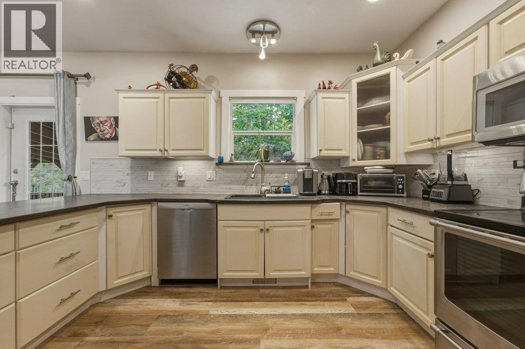 900 10 Avenue SE Unit# 28, Salmon Arm, British Columbia  V1E 2W6 - Photo 12 - 10393729