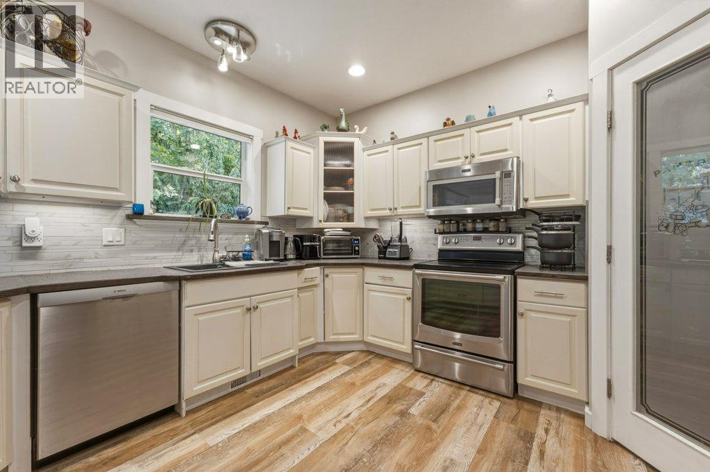 900 10 Avenue SE Unit# 28, Salmon Arm, British Columbia  V1E 2W6 - Photo 11 - 10393729
