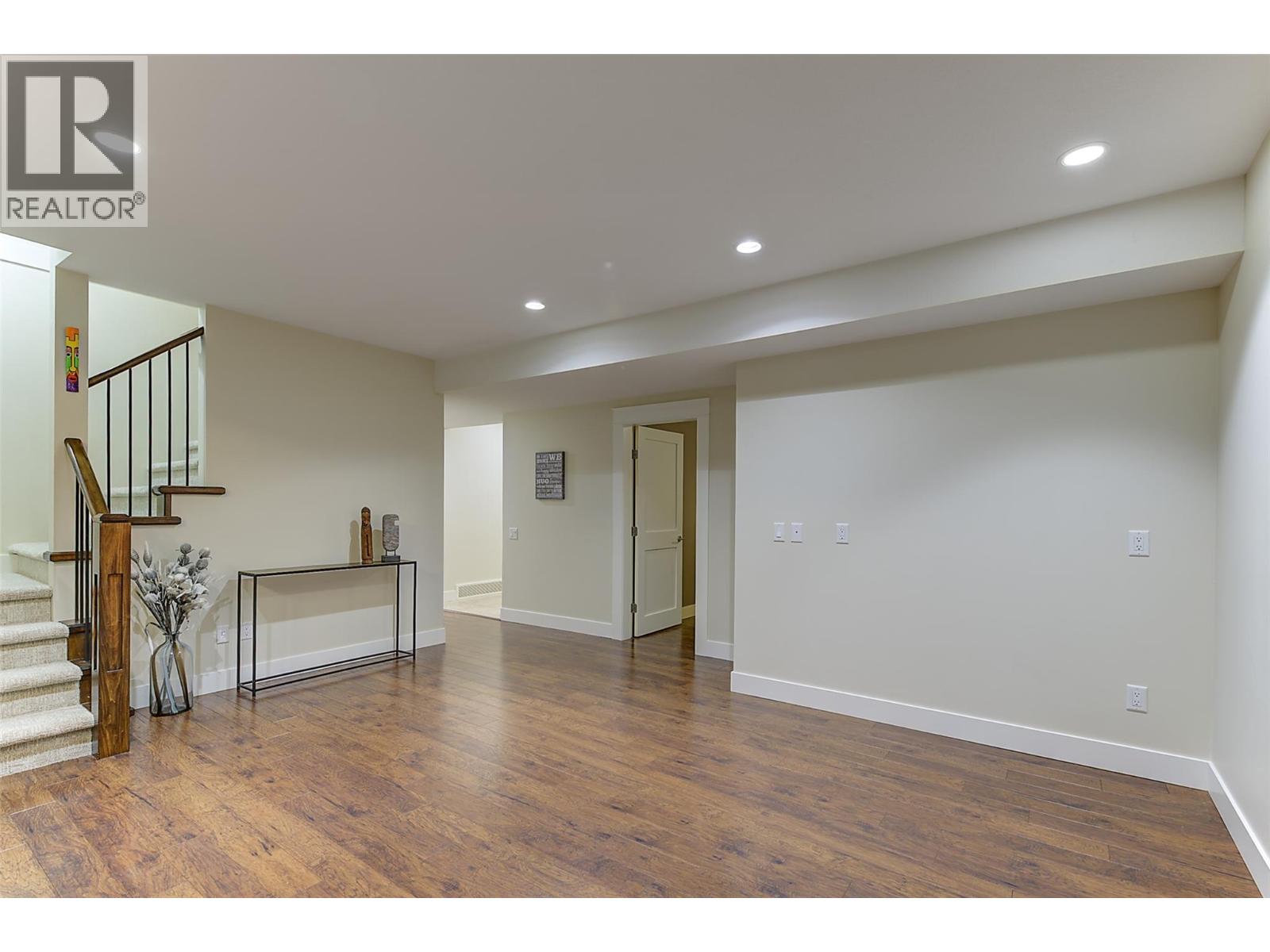 Listing image 52