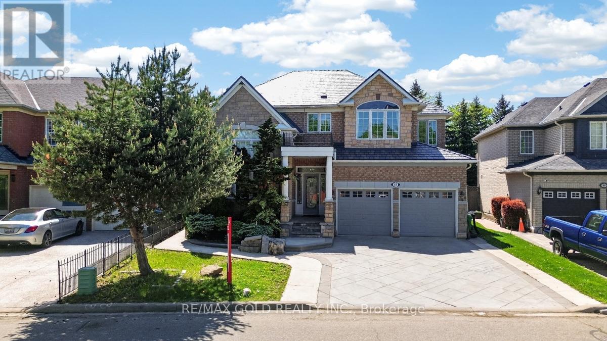 61 Whitwell Drive, Brampton, Ontario  L6P 1E5 - Photo 2 - W13559112